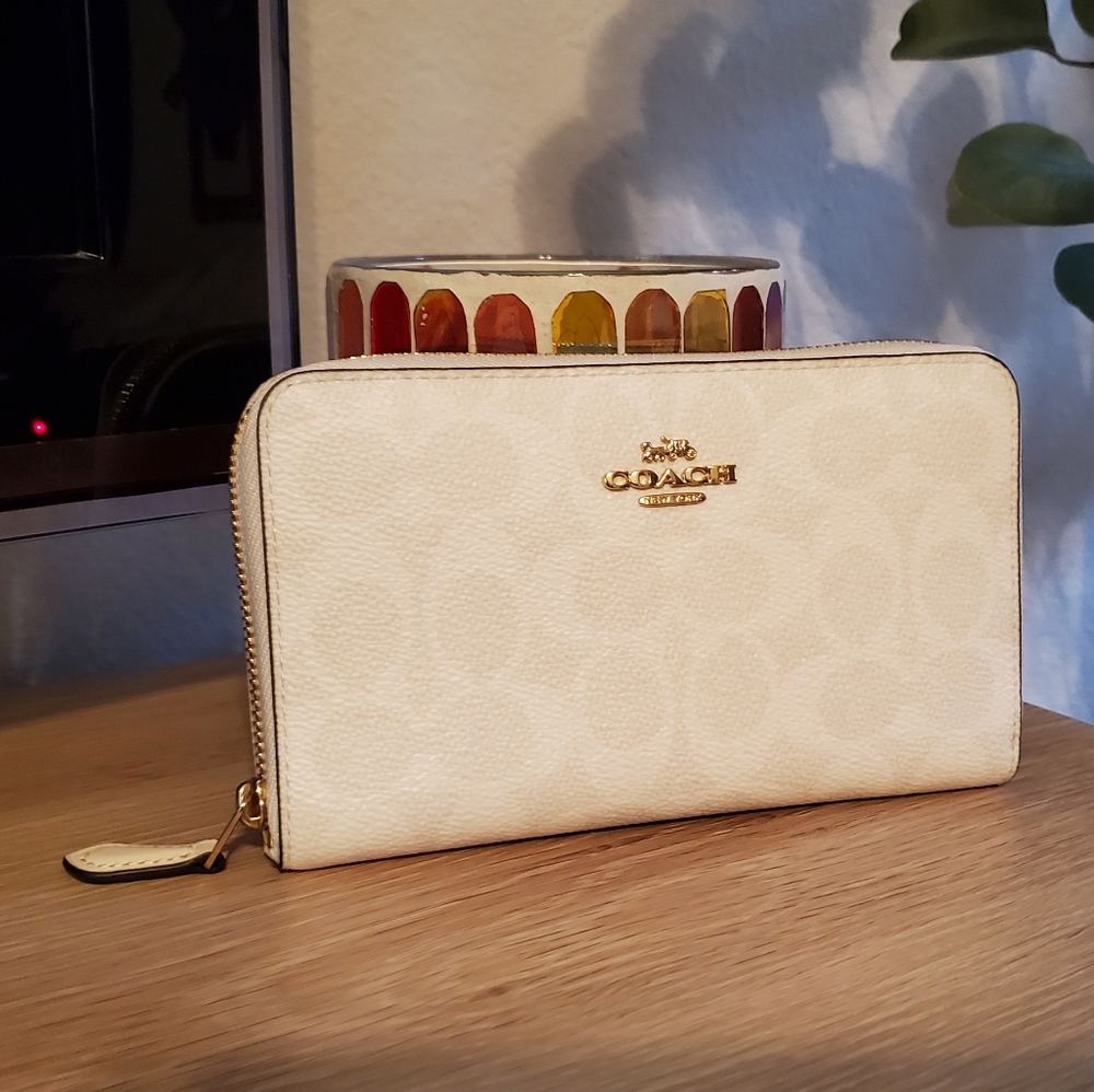 Coach Signature Zip-Around Wallet in white/chalk